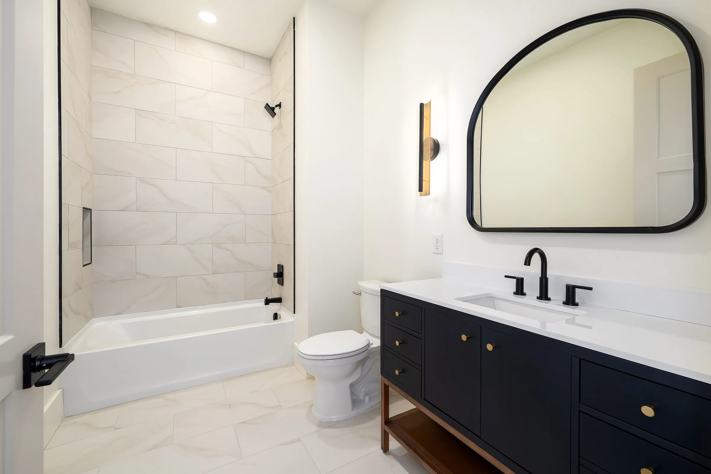 Shady Cove guest bath